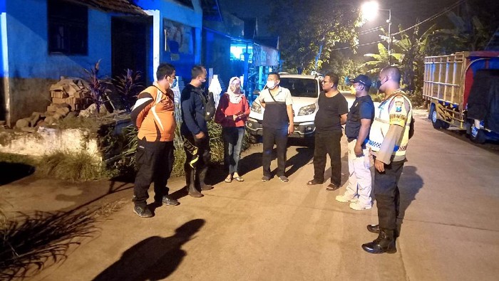 Gempa dengan magnitudo 2,7 mengakibatkan getaran di 2 desa di Mojokerto. BPBD setempat menyebut tidak ada kerusakan bangunan maupun korban jiwa.