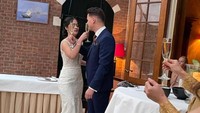 Gracia Indri dan Jeffrey bersulang di momen bahagia mereka. Foto: dok. Instagram Story Gracia Indri