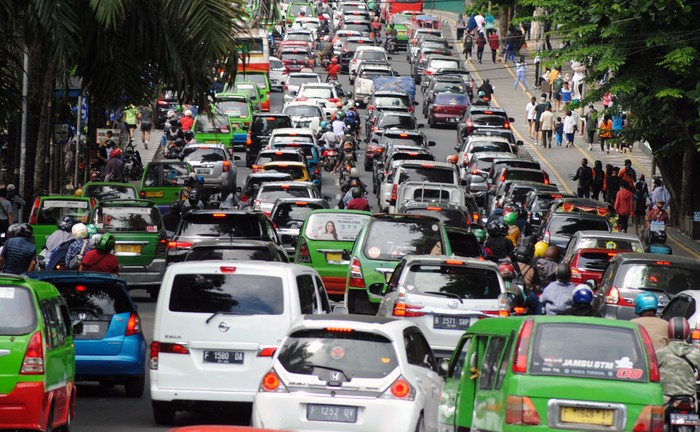 Pemerintah akan memberlakukan PPKM level 3 se-Indonesia selama masa libur Natal dan tahun baru 2022. Hal itu dilakukan guna antisipasi lonjakan kasus COVID-19.