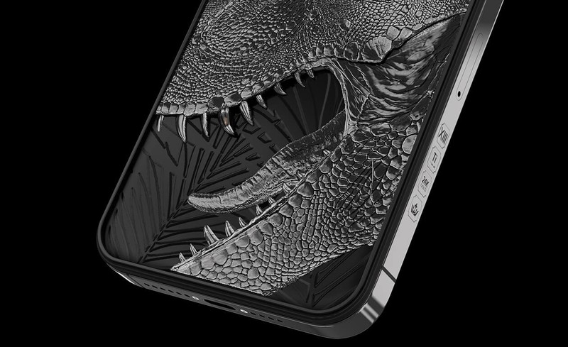 iPhone 13 Pro bergigi T-rex