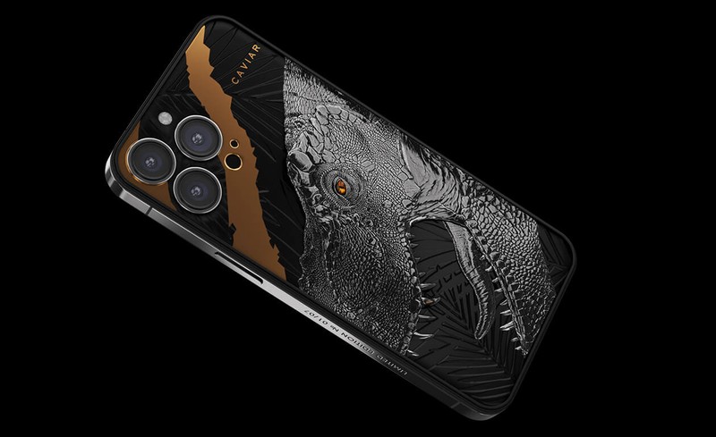 iPhone 13 Pro bergigi T-rex