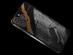 Sangar! iPhone 13 Pro untuk Sultan Ini Berhias Gigi T-rex