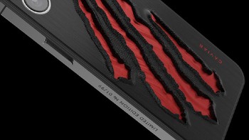 Ponsel dengan bodi yang terbuat dari titanium ini dijual dengan harga USD 7.760 (Rp 110,4 juta) untuk iPhone 13 Pro 1TB dan USD 8.300 (Rp 118 juta) untuk iPhone 13 Pro Max 1TB. Foto: dok. Caviar