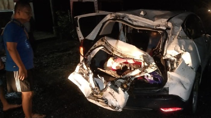 Longsor di Jalan Medan-Berastagi Sumut, 1 Mobil Ringsek Tertimpa (Foto: dok Istimewa)
