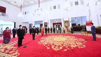 Perjumpaan teranyar Ketum PDIP Megawati Soekarnoputri, Ketum Partai Gerindra Prabowo Subianto dan Ketua DPP PDIP Puan Maharani terjadi di Istana Negara, Jakarta. Pertemuan itu terjadi saat pelantikan Panglima TNI, KSAD, dan Dubes RI pada Rabu (17/11) lalu. (Foto: Biro Pers Setpres)