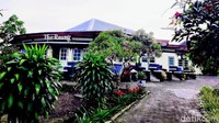 Diketahui, bangunan yang berdiri di lahan sekitar satu hektar ini bernama Pesanggrahan Sumber Wringin karena berada di Desa dan Kecamatan Sumberwringin, Bondowoso. Informasi dari berbagai sumber, bangunan ini dibangun sekitar tahun 1930. Setelah Belanda hengkang dari Indonesia pascakemerdekaan, selama puluhan tahun bangunan ini terbengkalai.