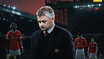 BBC memberikan ilustrasi pemecatan Ole di mana dia tampak berwajah muram dengan latar belakang pemain MU. Foto: Twitter