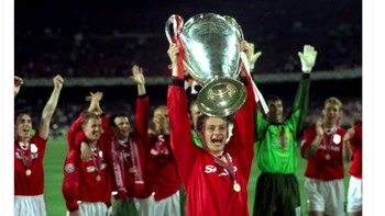 Terima kasih Ole, tulis netizen ini, sambil memajang foto kala dia dulu masih menjadi pemain MU dan seorang pahlawan kala MU menang Liga Champions di musim 1998/1999. Foto: Twitter