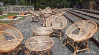 Tempat duduk dari anyaman rotan