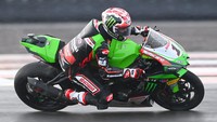 Jonathan Rea pun kembali meraih kemenangan pada race 2 WSBK Mandalika 2021. ANTARA FOTO/ANDIKA WAHYU.