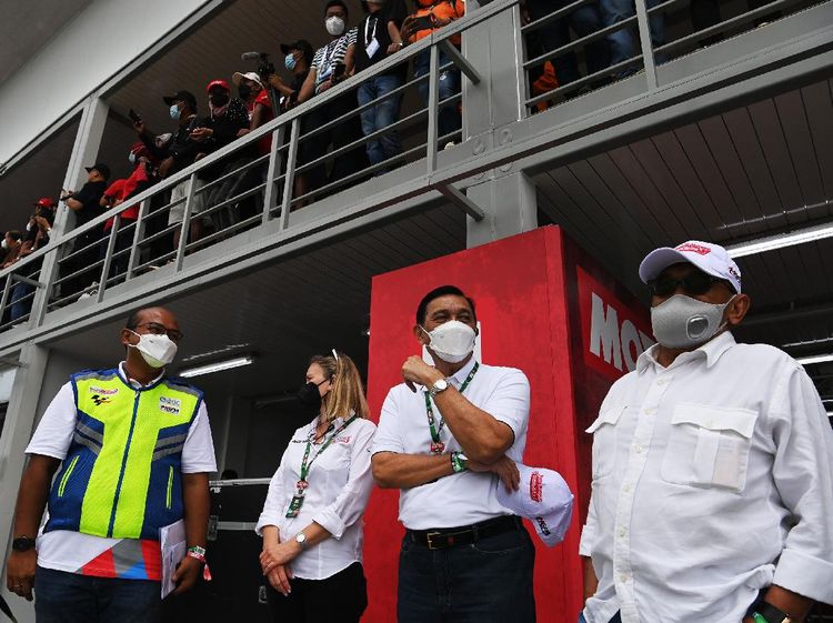 Momen Luhut Nonton Balapan WSBK di Sirkuit Mandalika