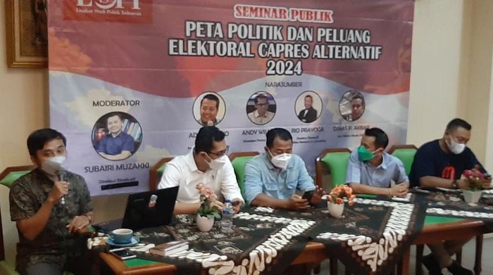 Tak heran dalam survei PRC Sandi paling atas, disusul dengan kandidat lain seperti Ridwan Kamil (Gubernur Jawa Barat) dan Tri Rismaharini (Menteri Sosial RI),