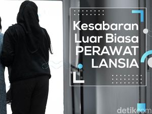 Kisah Pengabdian Luar Biasa Perawat Lansia