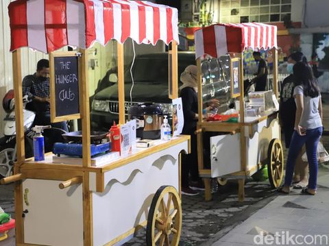 Jalan Tunjungan Surabaya resmi dihidupkan kembali sebagai tempat wisata. Pembukaan jalan bersejarah di Kota Pahlawan itu diberi tajuk 'Tunjungan Romansa'.