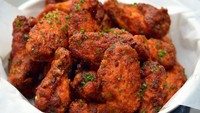 Mau ayam goreng gaya Southern Amerika? Pantja Fried Chicken (PFC) di Menteng bisa dicoba. Menunya ada buffalo wings, fried chicken bucket isi 6 dan 12, hingga ala carte per potong ayam. Harganya mulai dari Rp 35 ribu. Foto: pantjafriedchicken