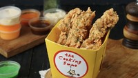 Mau ngemil fried chicken praktis? The Cooking Sumo yang punya cabang di Tanjung Duren, Jakarta Barat bisa jadi pilihan. Harga chicken wings dan chicken karaage di sini berkisar Rp 34.500 dan bisa tambah saus seperti pizza atau keju. Foto: thecookingsumo