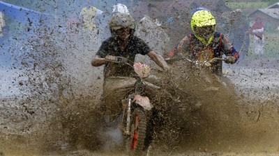 Aksi Seru Balap Motor Gabah ala Motor Cross