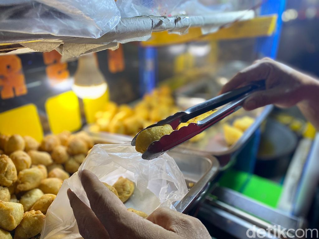 Bawa Duit Rp 5 Ribu Bisa Makan Bakso hingga Jajan Bubble Tea Kekinian di Tegal Parang