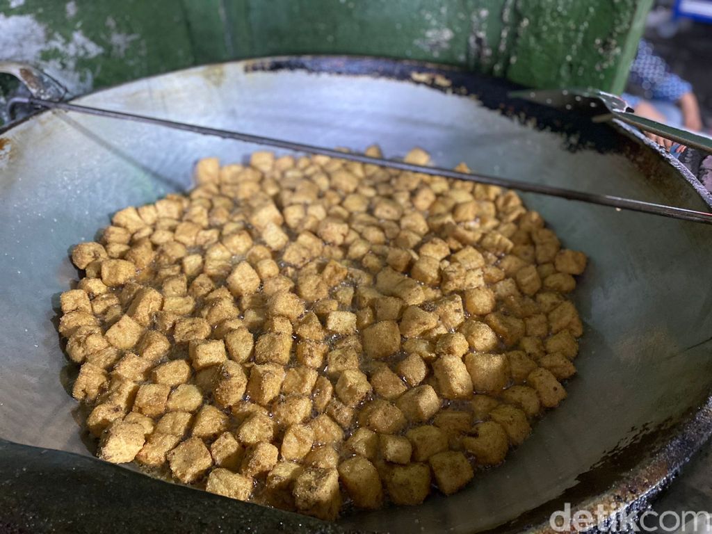 Bawa Duit Rp 5 Ribu Bisa Makan Bakso hingga Jajan Bubble Tea Kekinian di Tegal Parang