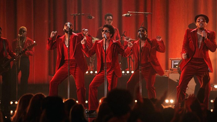 Penampilan Bruno Mars di American Music Awards (AMA) 2021, Microsoft Theater, Los Angeles, California, pada Minggu (21/11/2021) waktu setempat.
