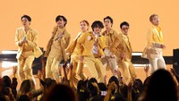 Butter juga keluar sebagai Favorite Pop Song di AMA 2021. (Foto: Getty Images for MRC/Kevin Winter) 