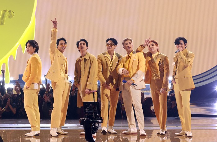 LOS ANGELES, CALIFORNIA - NOVEMBER 21: (L-R) Jimin, J-Hope, Jin, Jungkook, RM, Suga, and V of BTS perform onstage during the 2021 American Music Awards at Microsoft Theater on November 21, 2021 in Los Angeles, California. (Photo by Kevin Winter/Getty Images for MRC)