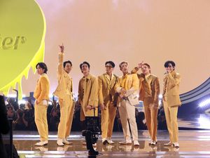 BTS, BLACKPINK dan TXT Masuk Album Terlaris Billboard 2021