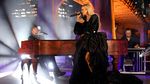 Soulful! Carrie Underwood Sang Penyanyi Country Favorit di AMA 2021