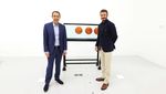 David Beckham Kepincut Patung Tiup Jeff Koons
