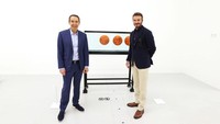 David Beckham menghadiri pameran tunggal karya seniman Jeff Koons yang berjudul Lost in America. Foto: Getty Images for Qatar Museums/Cindy Ord