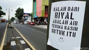Desakan Pelatih Persis Solo Mundur Menguat di Jalanan
