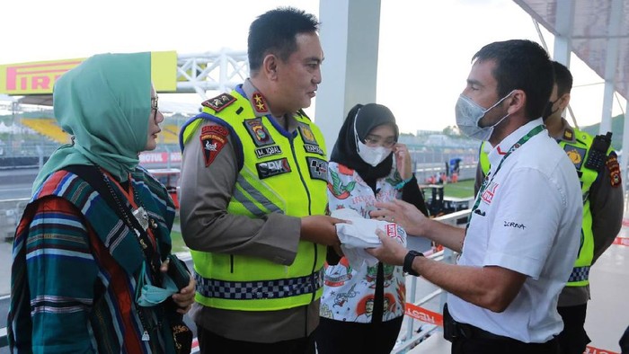 Spesialis keamanan dari Dorna Sports, Fernando Arandiga mengapresiasi sistem pengamanan WSBK di Mandalika, NTB. Hatl itu disampaikan saat bertemu Kapolda NTB.