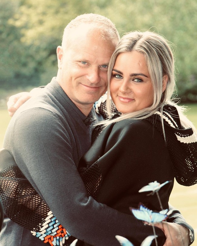 Fakta menarik lain mengenai hubungan Estelle Bergkamp dan Donny van de Beek adalah Dennis Bergkamp adalah orang yang mengenali bakat sang bintang lapangan ketika berusia 10 tahun.Foto: Instagram Estelle Bergkamp