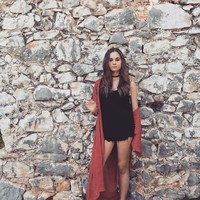 Sedangkan dalam akun Instagram-nya, Estelle mendeskripsikan diri sebagai wanita 25 tahun yang lahir dan besar di London. Ia juga pernah tinggal dan hidup di Amsterdam. Sekarang wanita cantik itu pindah ke Manchester untuk memulai hidup baru. Foto: Instagram Estelle Bergkamp