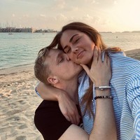 Semenjak berpacaran dengan Donny, Estelle dikatakan pindah ke Manchester. Di sana ia mencoba menjadi seorang pebisnis.Foto: Instagram Estelle Bergkamp