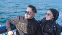 Salah satu pose liburan mereka. Foto: Instagram Gilang dan Shandy