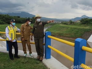 Tinjau Floodway Cisangkuy, RK: Tahun Depan Banjir Tinggal 70 Hektare