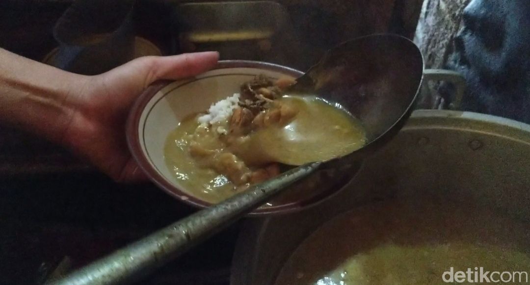 Gurihnya Nagih! Soto Babat Kanigoro Mlekoh Kuahnya Menggoyang Lidah
