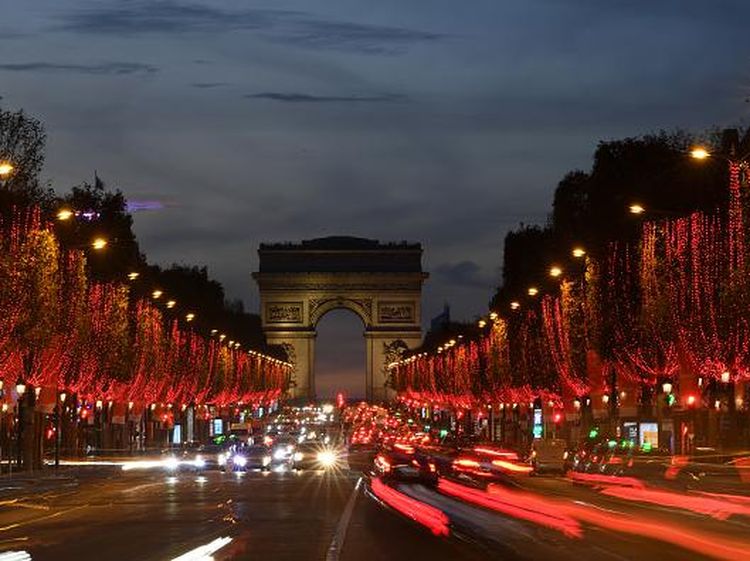 Wow! Keren Banget Rupa Jalan Raya Paling Indah Sedunia Sambut Natal