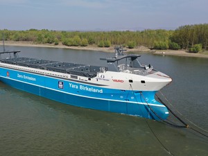 Kapal Peti Kemas Hantu Jalani Pelayaran Pertama, Seberangi Laut Tanpa Awak