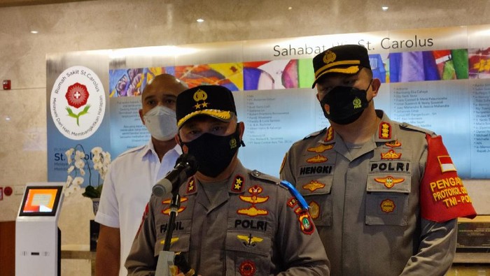 Kapolda Metro Jaya Irjen Fadil Imran membesuk anggota Polres Jakpus yang ditabrak bandar narkoba
