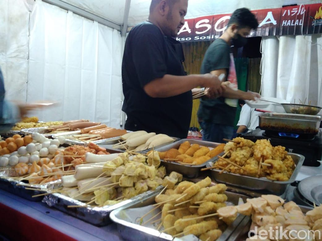 Keseruan Mencicipi Makanan Enak di Pekan Kuliner Kondang UMKM Kota Medan