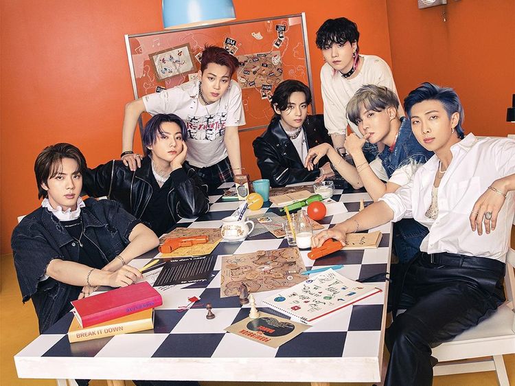 Kompaknya Kulineran BTS, Artist of the Year American Music Awards 2021