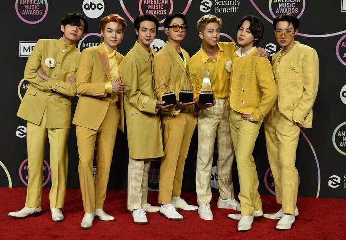 Kompaknya Kulineran BTS, Artist of the Year American Music Awards 2021 Kompaknya Kulineran BTS, Artist of the Year American Music Awards 2021