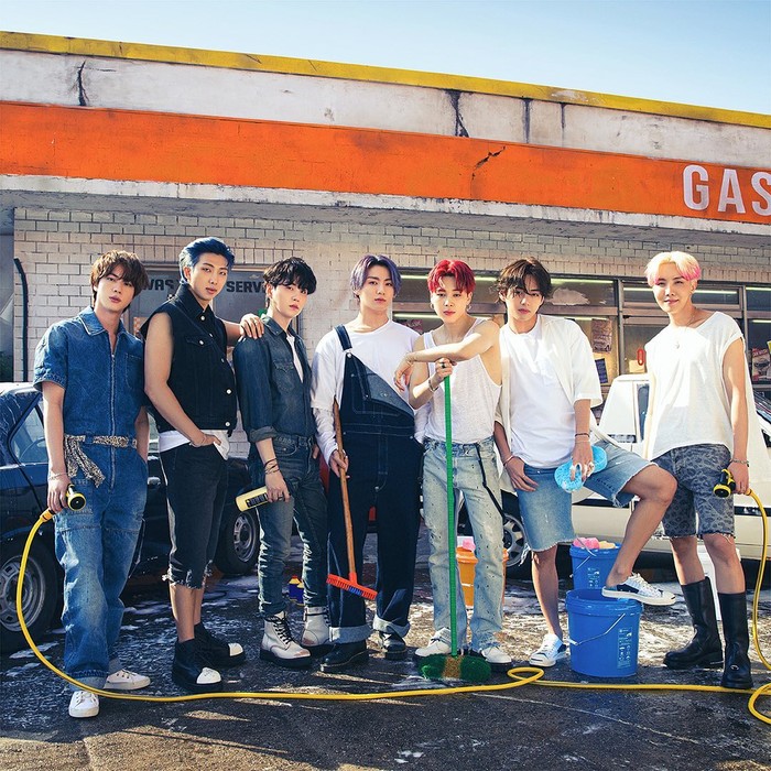 Kompaknya Kulineran BTS, Artist of the Year American Music Awards 2021