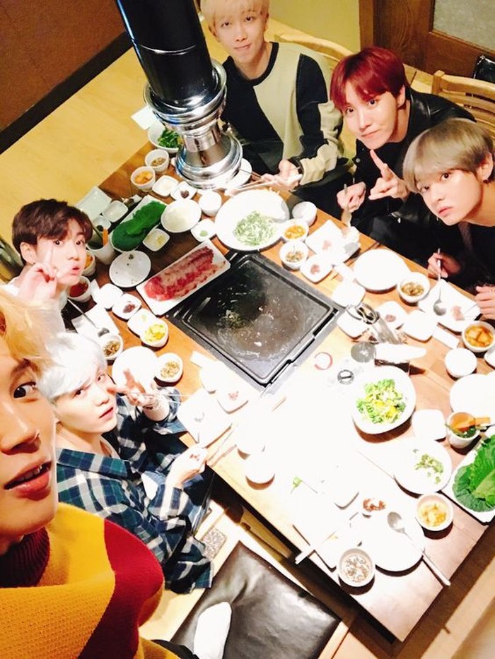Kompaknya Kulineran BTS, Artist of the Year American Music Awards 2021 Kompaknya Kulineran BTS, Artist of the Year American Music Awards 2021
