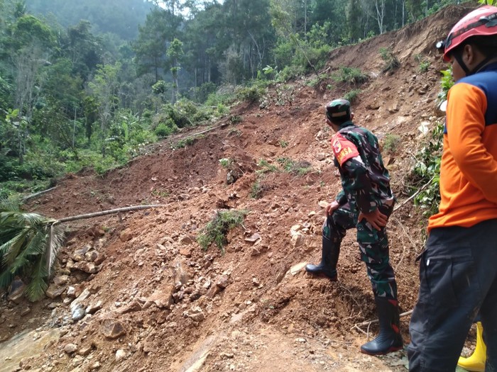 Kondisi longsor di Slahung