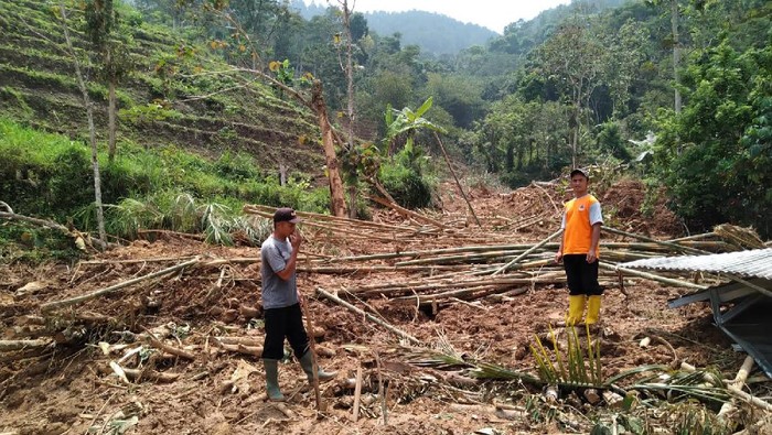 Kondisi longsor di Slahung