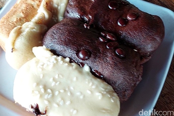 Kue balok khas Bandung Lewat Nagreg? Jangan Lupa Jajan Kue Balok Cihapit yang Manis Lumer