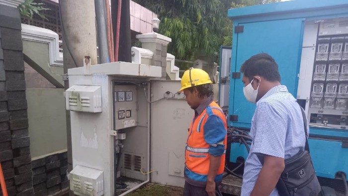 Listrik di dua desa Pandeglang padam seharian gegara kabel PLN dicuri